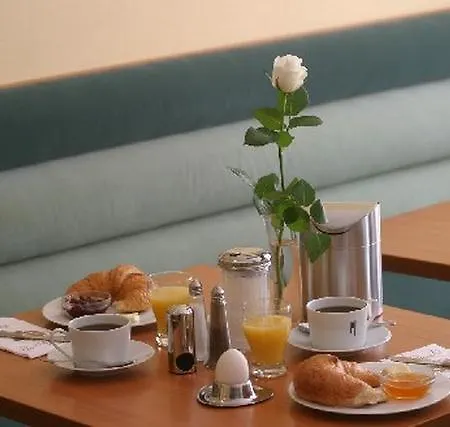 Memphis Hotel 4*
